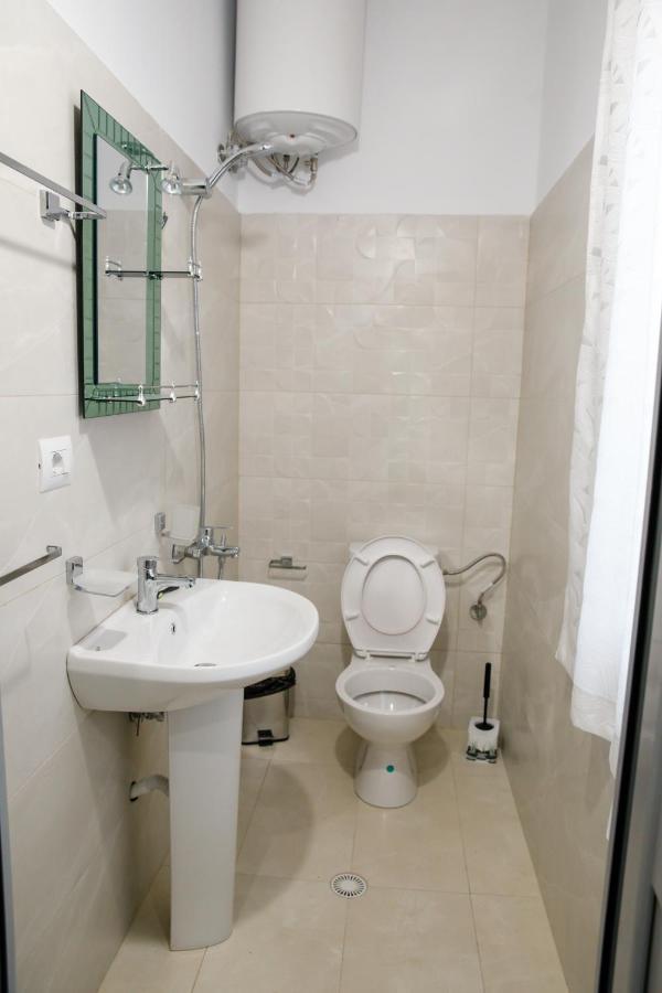 Logli Apartments Gjirokastër Eksteriør billede