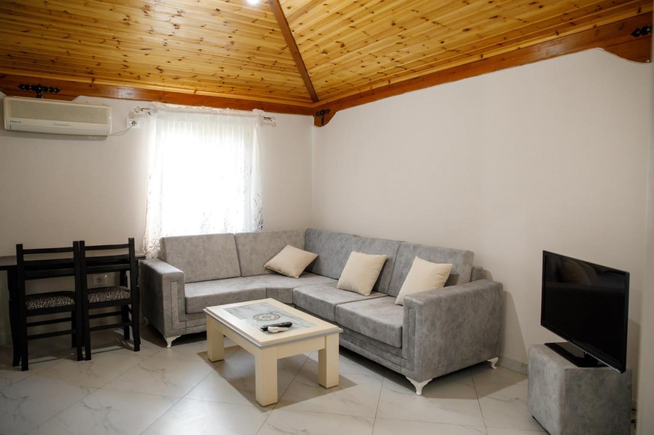 Logli Apartments Gjirokastër Eksteriør billede